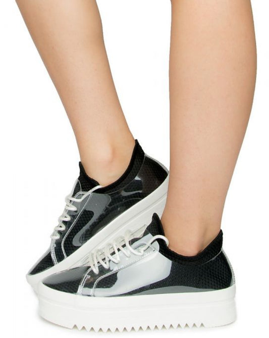 DYNA Sneakers